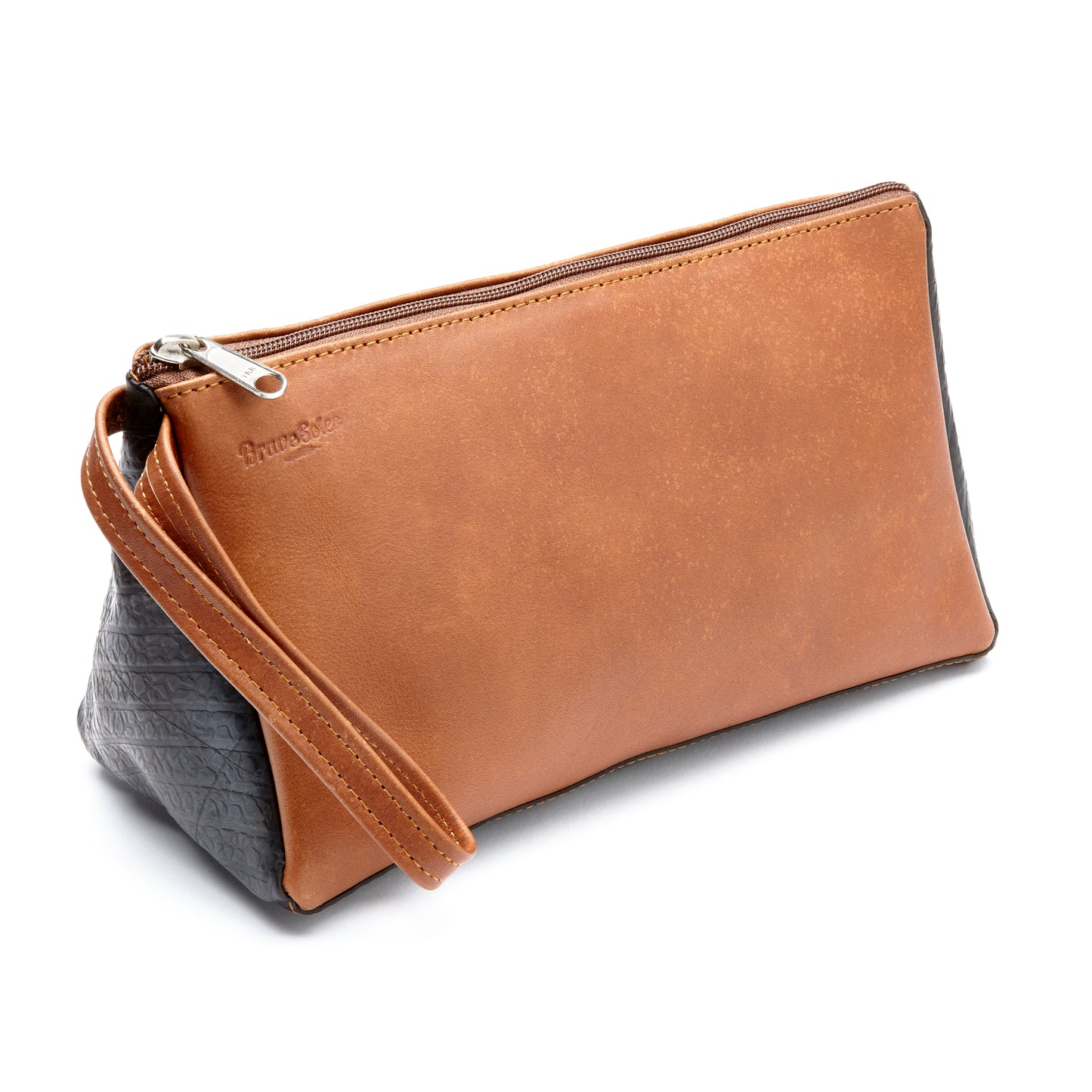 The Montaña Leather Toiletry bag